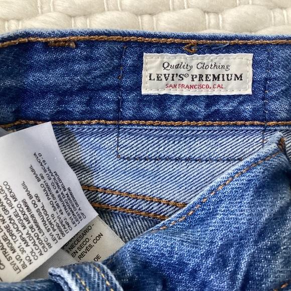 LEVI'S 501 Original High-Rise Medium Wash Button Fly Cutoff Jean Shorts Size 30 - Picture 4 of 6